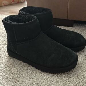 UGG women’s classic mini II boot sheepskin black